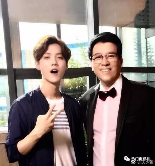 鹿晗与关晓彤合影旧照