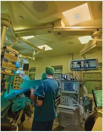 微博热搜事件亲历者：我眼中的肖某术中离开40分钟争议