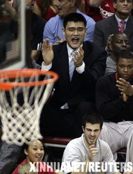 火箭队球员庆祝得分