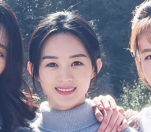 赵丽颖素颜短发杀青照