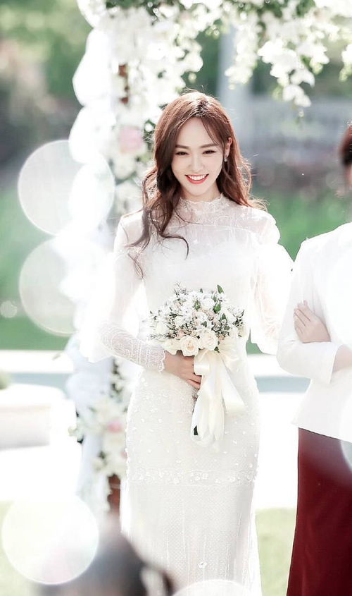 唐嫣出席非遗婚纱秀