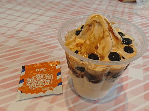 塔斯汀新品冰淇淋展示