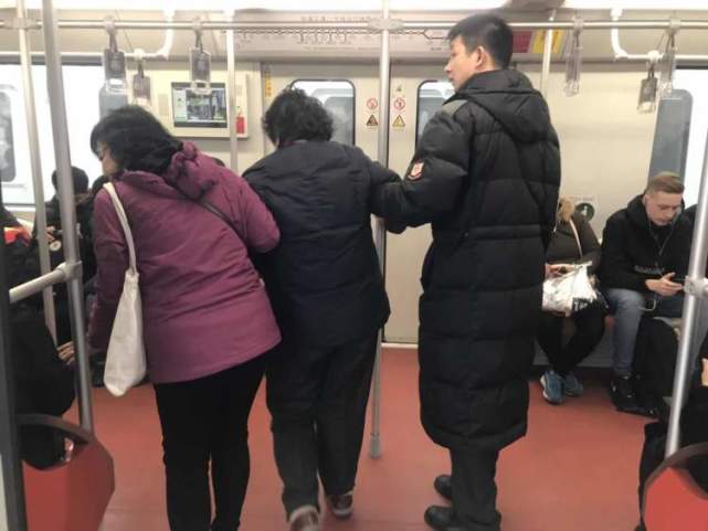 在人类社会中为什么强调保护弱者？