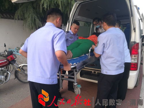 民警协助处理事故