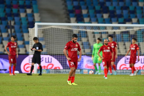 上海海港球员神情失落