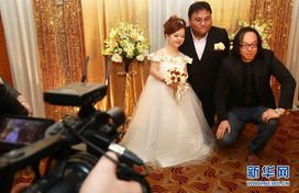 新娘与新郎在婚礼上合影