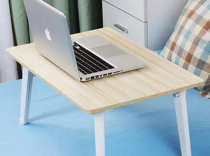 一张桌子上放着笔记本和钢笔旁边还有一个倒计时牌显示1000天<br><p>如果你也在寻找一种方式去记录生活、表达自我，不妨试试从写日志开始。</p><p>也许你也会像我一样，不知不觉就走得很远。</p>                        </p>
                        <!-- E 正文 -->
                    </div>

                    <!-- S 付费阅读 -->
<!-- E 付费阅读 -->


                    <!-- S 点赞 -->
<div class=