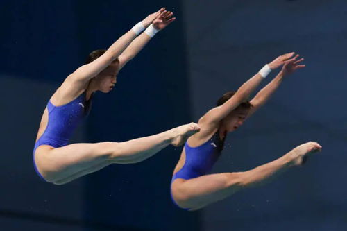 全红婵与陈芋汐比赛瞬间<p id=