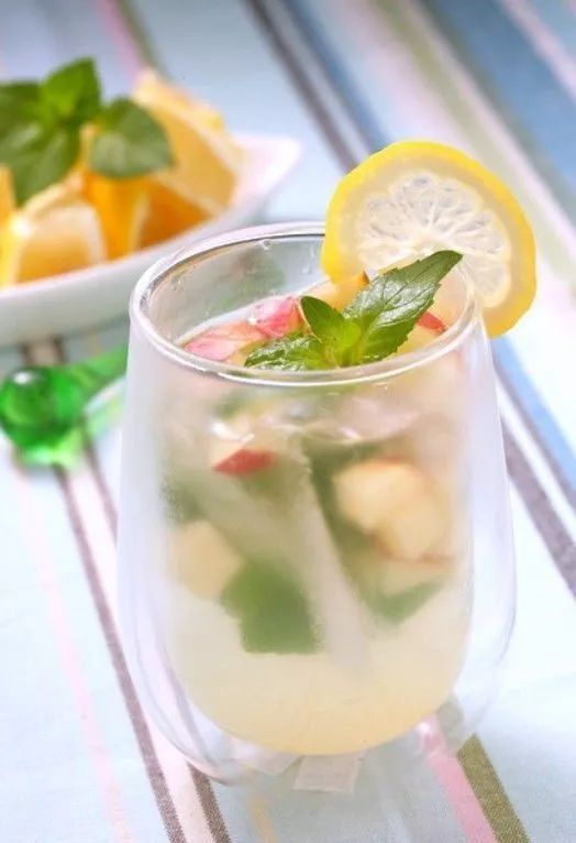 苹果柠檬排毒水成品图