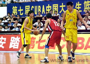 韩德君在比赛中扣篮