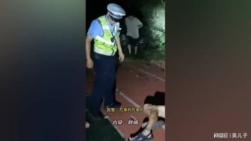 男子徒手掰开变形车门救人瞬间
