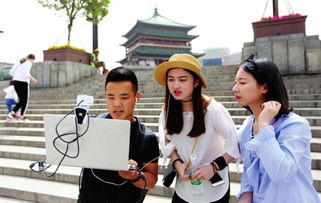 李在明在街头与市民互动