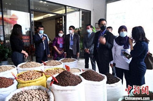 玉林香料市场热闹场景图片