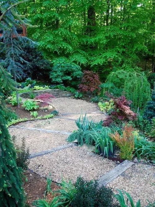 一个人在森林小径行走<h2 id=