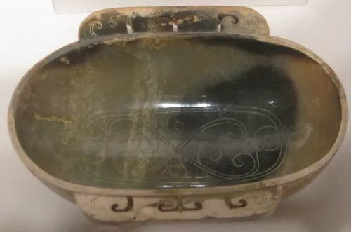 古代耳杯与玉卮展示图