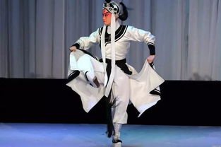 刘诗诗先秦淑女步引热议，优雅仪态成全网模仿新风潮