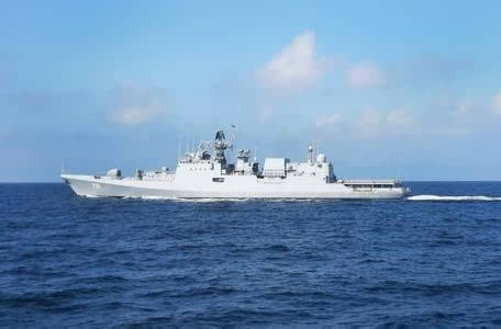 中国海军舰艇在南海巡航