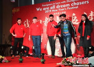 现代人体验投壶游戏