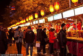 夜市热闹场景与小吃摊