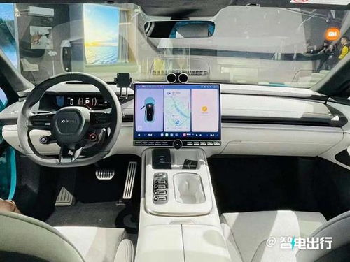 小米SU7中控大屏显示智能驾驶界面