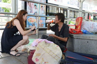 上海餐馆女子将擦鼻涕纸扔进辣椒油罐引发热议，警方回应引关注