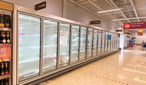 特朗普在超市查看空货架