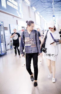 戚薇与李承铉一家四口温馨合照