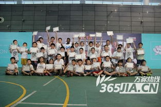 外教与学生们一起合影留念