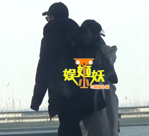 赵又廷陪高圆圆体验高空跳伞