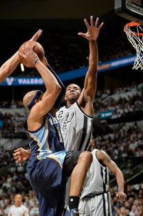 伦纳德持球突破得分瞬间