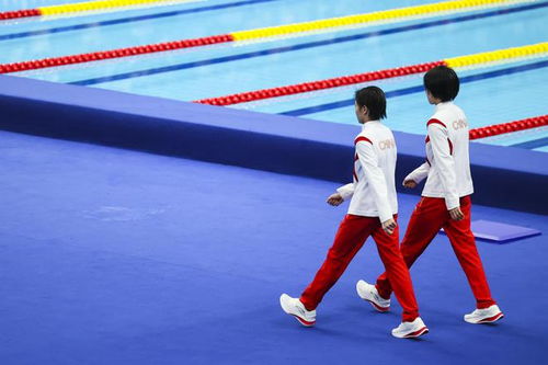 全红婵与陈芋汐在训练场配合动作