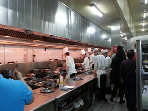 荣昌政府食堂后厨忙碌场景