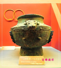 展出的秦代青铜器与陶器