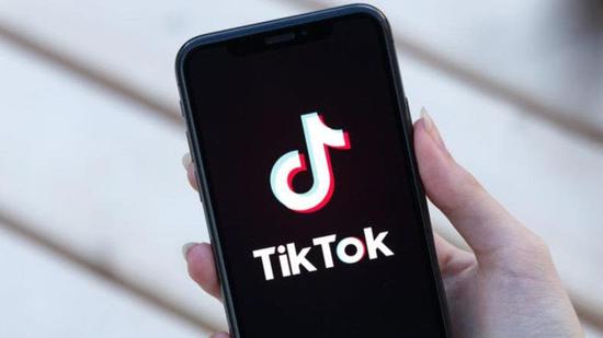 TikTok用户在街头抗议封禁