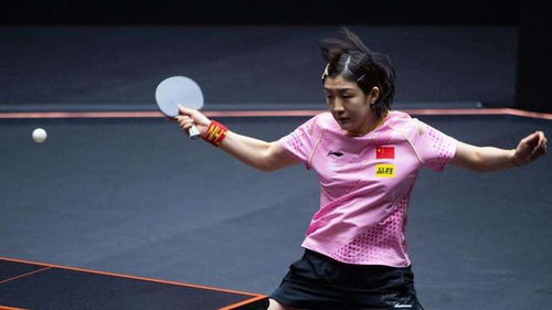 陈梦在比赛中认真思考战术