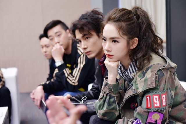 戚薇与李承铉早期公开亮相照片