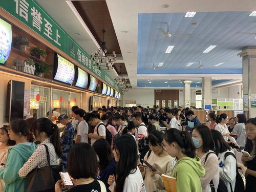 荣昌政府食堂爆火背后：一天卖1500斤猪肉，厨师眼袋快掉到口罩边