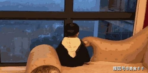 孩子坐在窗边看书