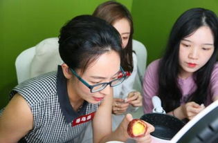 基层干部直播带货卖农产品