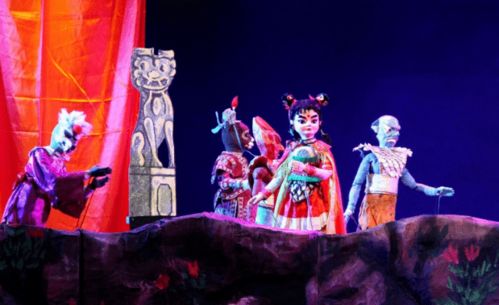 《哪吒2》柬埔寨观众观影现场