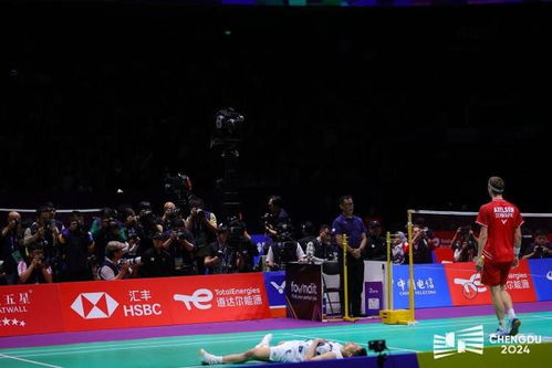 苏杯中国对阵日本现场观众热情高涨