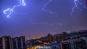 西安雷雨夜惊现不明黑影，网友热议：是UFO还是自然现象？