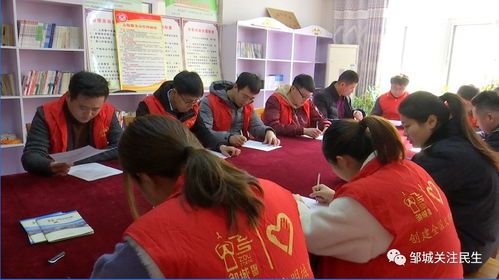 共青团员在社区开展志愿服务活动