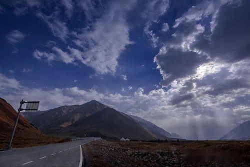 新疆网红公路自驾游风景图