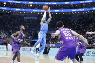 京城德比激烈对抗瞬间<br><p>正如一位现场观战的老球迷所说：“无论谁输谁赢，看到两支北京队打到季后赛，这就是我们这座城市的骄傲。”</p><br><h2 id=