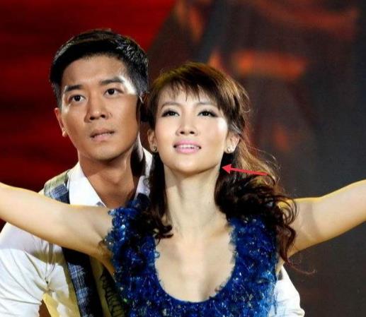 侯佩岑公开表白李斯丹妮，网友：我DNA动了！