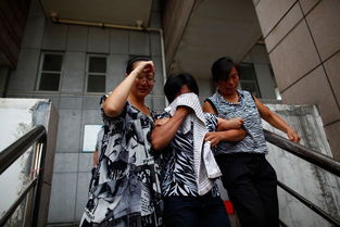 车祸遇难者家属悲痛欲绝