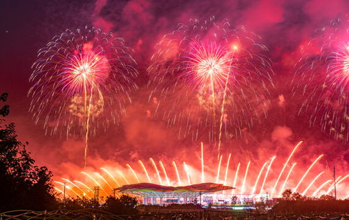 浏阳烟花正向魔法方向发展：从传统到文旅新宠，我亲历的烟火奇缘