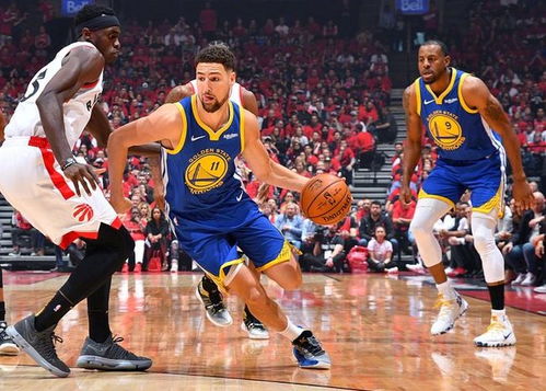 勇士队库里投篮瞬间