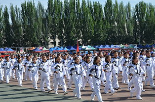 张耀庭与中国武术队员合影